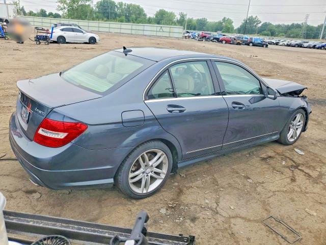 2014 Mercedes-benz C მანქანა იყიდება აუქციონზე, vin: WDDGF8AB4EA892983, აუქციონის ნომერი: 64554386