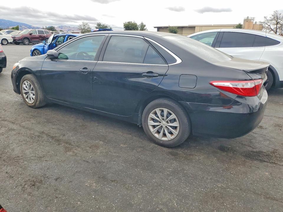 65212386 :رقم المزاد ، 4T1BF1FK3HU374074 vin ، 2017 Toyota Camry مزاد بيع