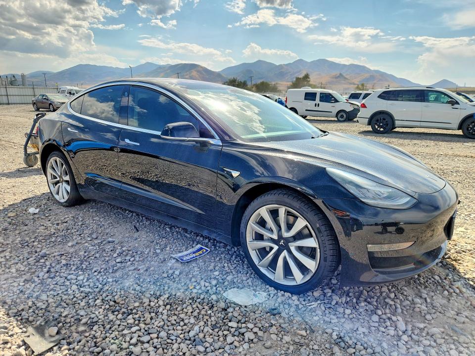 66257846 :رقم المزاد ، 5YJ3E1EA1JF176435 vin ، 2018 Tesla Model 3 مزاد بيع
