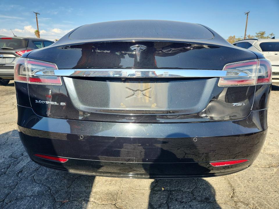 66411996 :رقم المزاد ، 5YJSA1E2XHF199562 vin ، 2017 Tesla Model S مزاد بيع