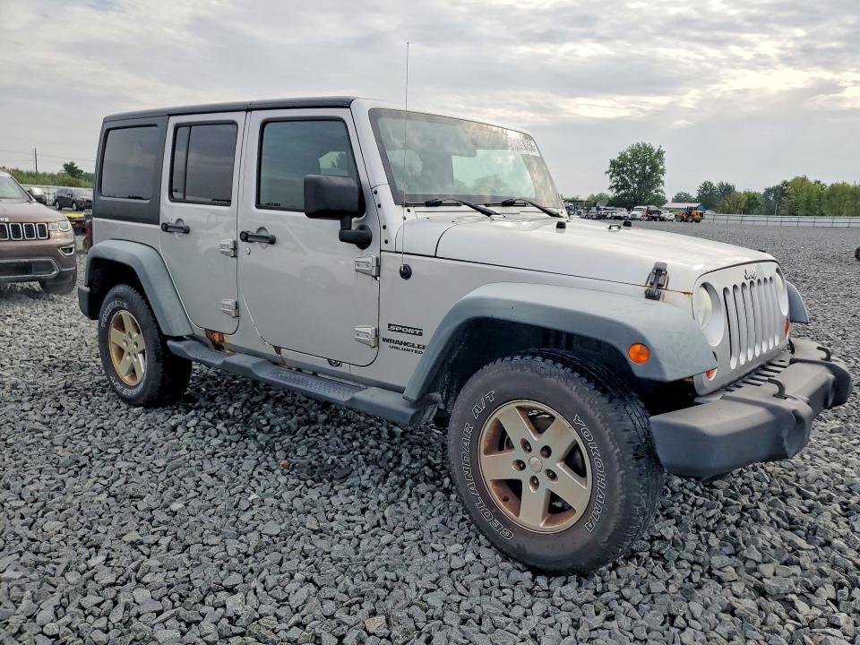 63910856 :رقم المزاد ، 1J4BA3H10BL512924 vin ، 2011 Jeep Wrangler Unlimited مزاد بيع