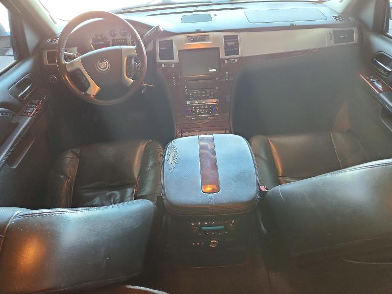 2010 Cadillac Escalade მანქანა იყიდება აუქციონზე, vin: 1GYUKHEF2AR135558, აუქციონის ნომერი: 65750106
