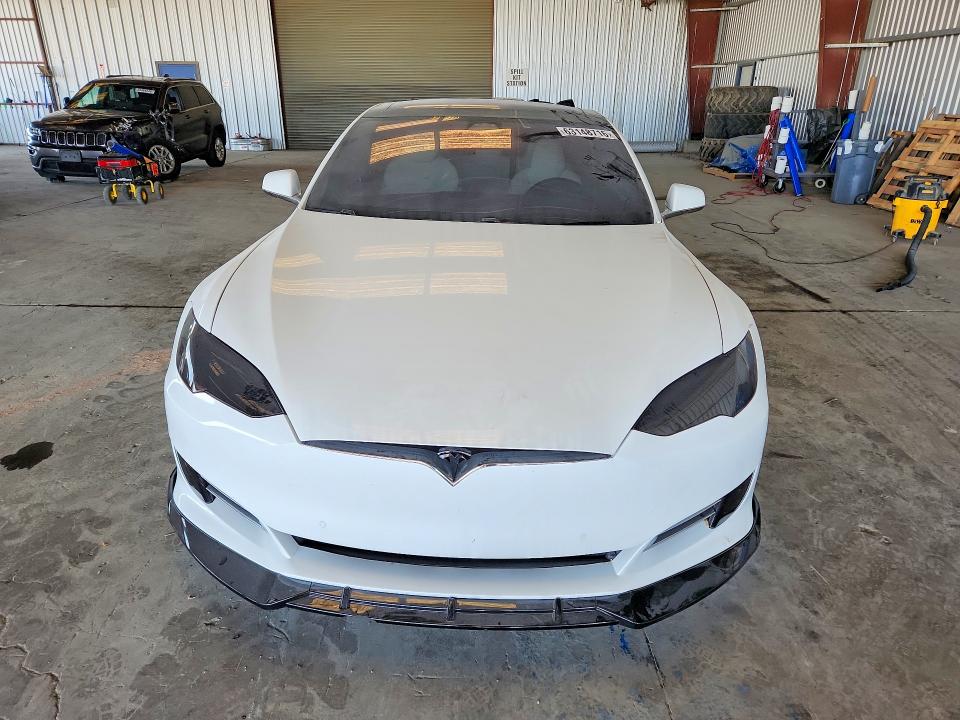 63148716 :رقم المزاد ، 5YJSA1E27HF197168 vin ، 2017 Tesla Model S مزاد بيع
