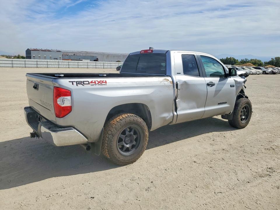 66171596 :رقم المزاد ، 5TFUY5F17MX005894 vin ، 2021 Toyota Tundra مزاد بيع