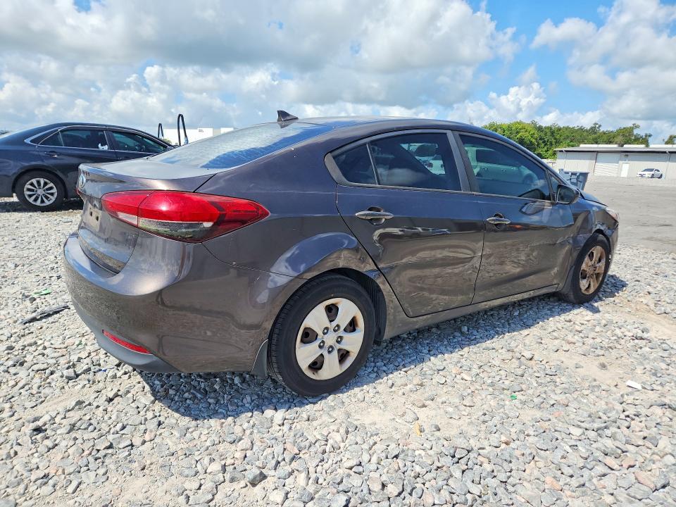 2017 Kia Forte მანქანა იყიდება აუქციონზე, vin: 3KPFK4A74HE111810, აუქციონის ნომერი: 65198846
