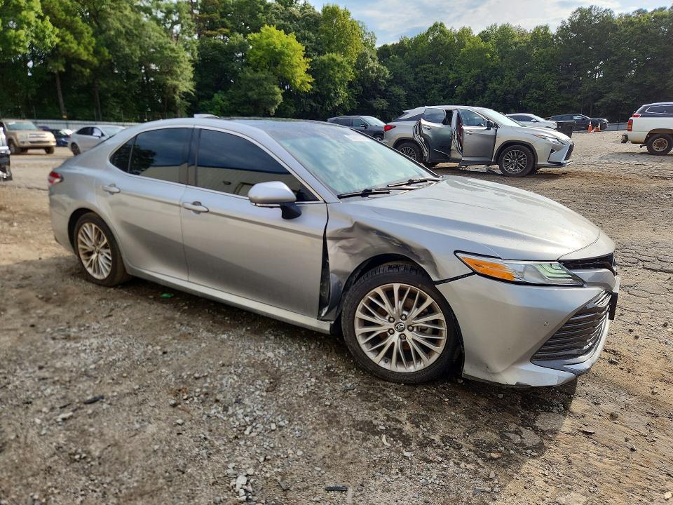 65910136 :رقم المزاد ، 4T1BZ1HKXJU020949 vin ، 2018 Toyota Camry مزاد بيع