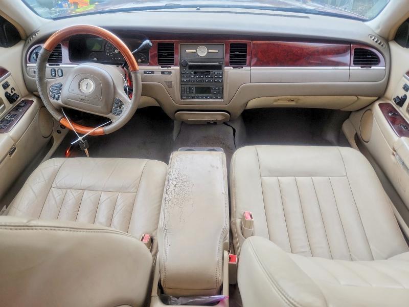 2003 Lincoln Town Car მანქანა იყიდება აუქციონზე, vin: 1LNHM82W63Y687204, აუქციონის ნომერი: 63492816