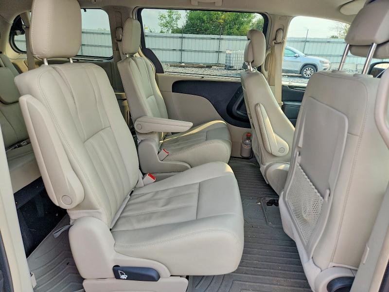 2015 Chrysler Town & Country მანქანა იყიდება აუქციონზე, vin: 2C4RC1BG2FR505812, აუქციონის ნომერი: 63674386