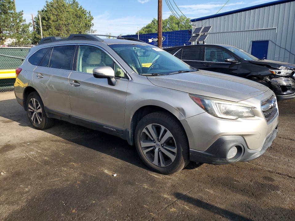 64995526 :رقم المزاد ، 4S4BSENC5J3355406 vin ، 2018 Subaru Outback مزاد بيع