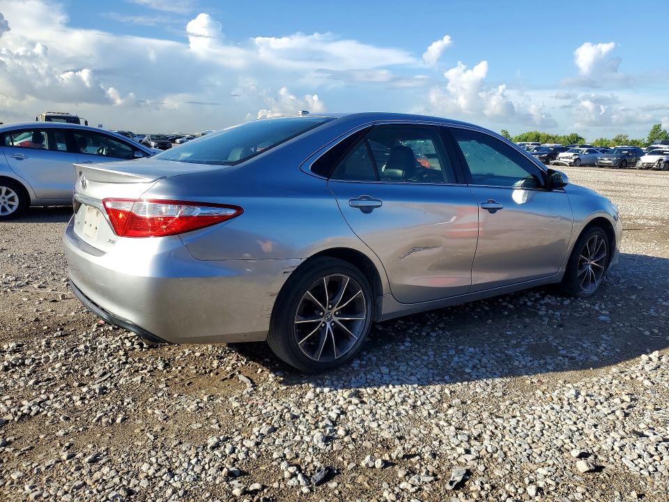 64401156 :رقم المزاد ، 4T1BF1FK0FU114888 vin ، 2015 Toyota Camry مزاد بيع