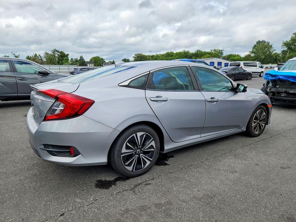 63834656 :رقم المزاد ، 2HGFC1F78HH655754 vin ، 2017 Honda Civic مزاد بيع