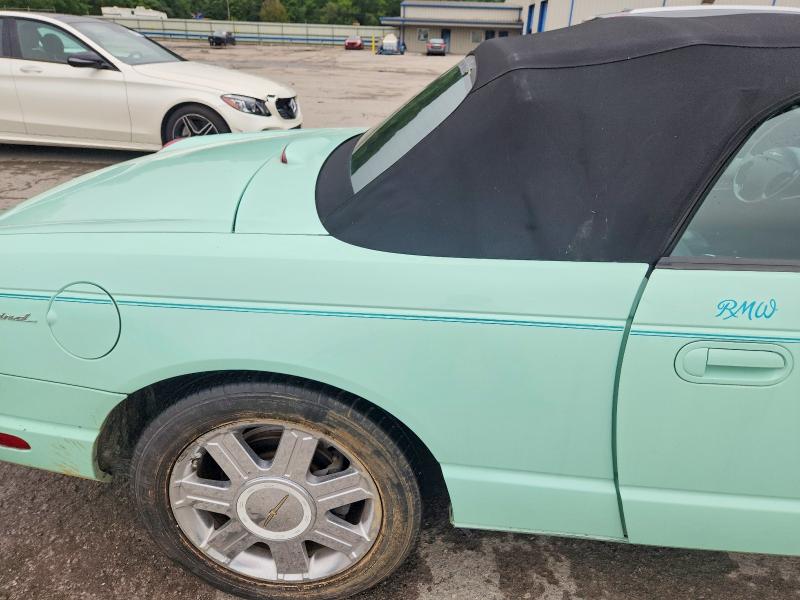 64935576 :رقم المزاد ، 1FAHP60A94Y100833 vin ، 2004 Ford Thunderbird مزاد بيع