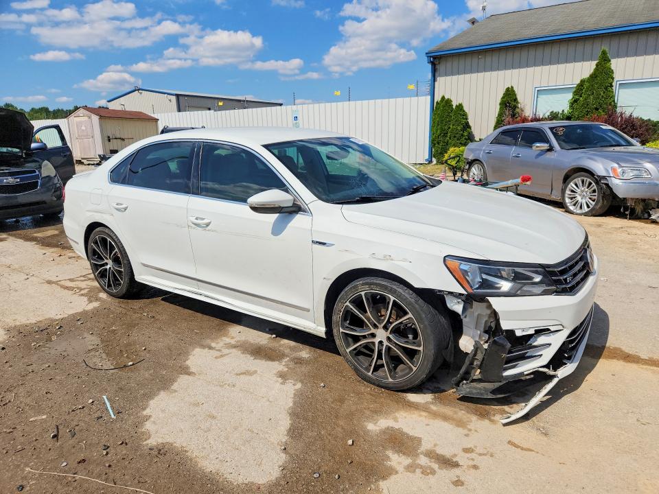 2017 Volkswagen Passat მანქანა იყიდება აუქციონზე, vin: 1VWDT7A31HC001370, აუქციონის ნომერი: 63477336