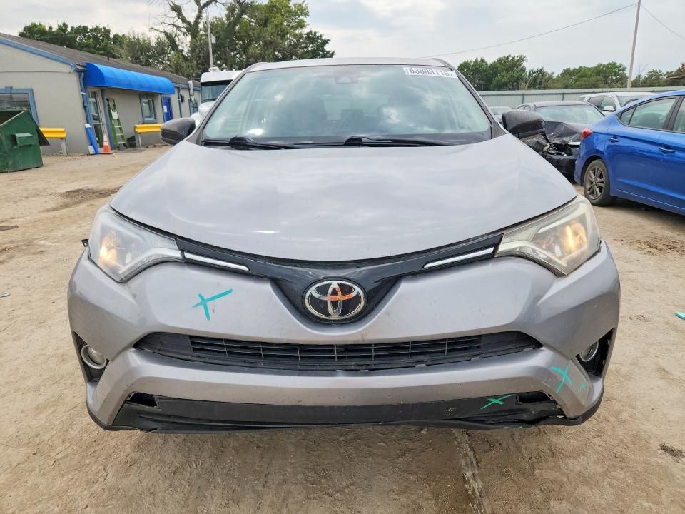 2018 Toyota Rav4 მანქანა იყიდება აუქციონზე, vin: JTMBFREV8JJ193543, აუქციონის ნომერი: 63883116