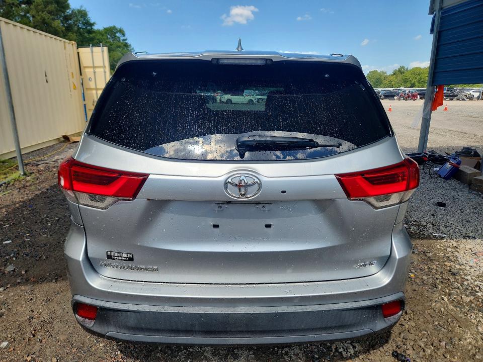 Продажа на аукционе авто 2018 Toyota Highlander, vin: 5TDKZRFH3JS548119, номер лота: 65537306