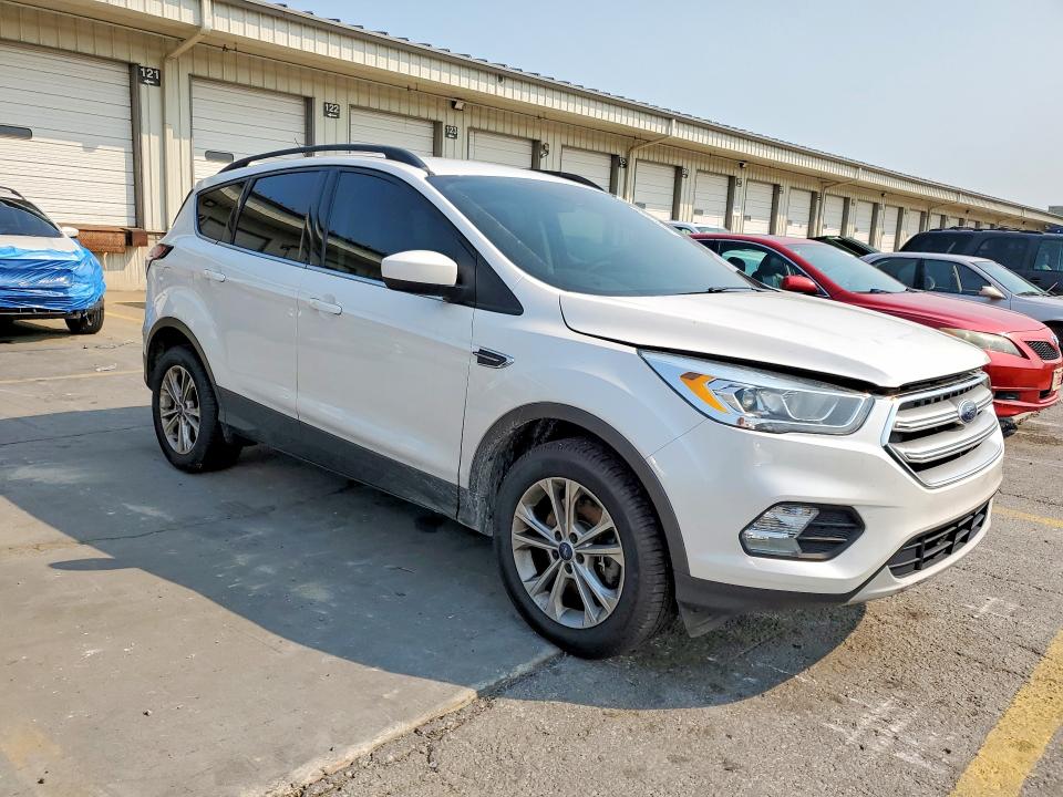 Продаж на аукціоні авто 2017 Ford Escape, vin: 1FMCU0G95HUC75823, номер лоту: 64467036