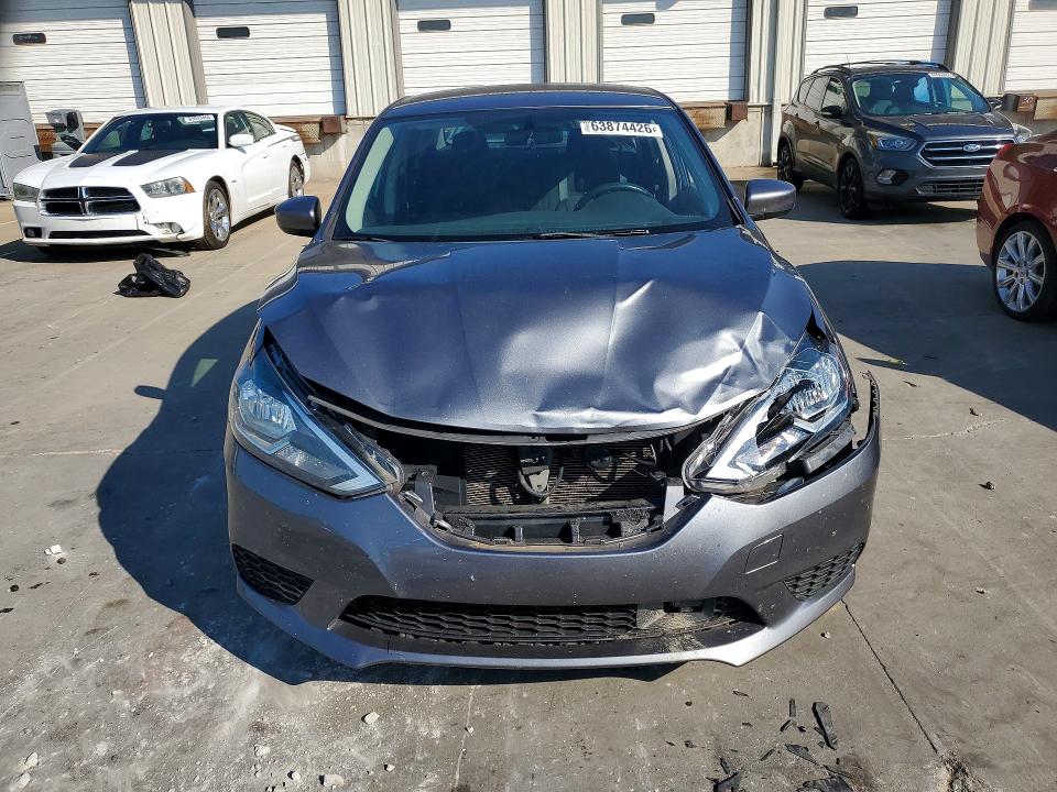 63874426 :رقم المزاد ، 3N1AB7AP8JY221147 vin ، 2018 Nissan Sentra مزاد بيع