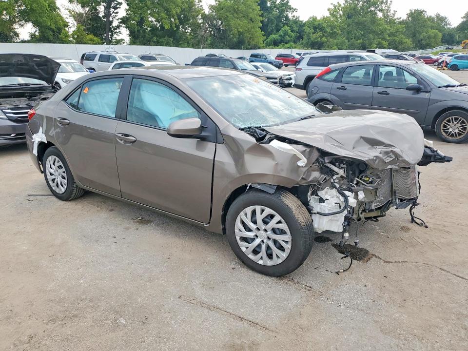 63623366 :رقم المزاد ، 5YFBURHE6JP760393 vin ، 2018 Toyota Corolla مزاد بيع
