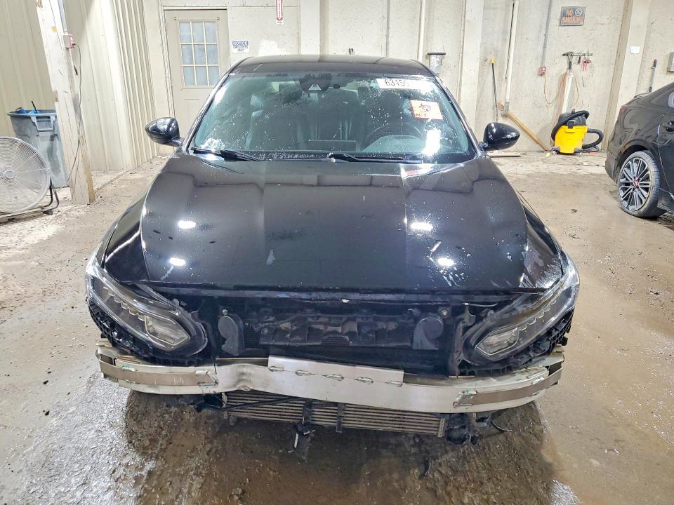 Продажа на аукционе авто 2018 Honda Accord, vin: 1HGCV1F39JA133410, номер лота: 63159126