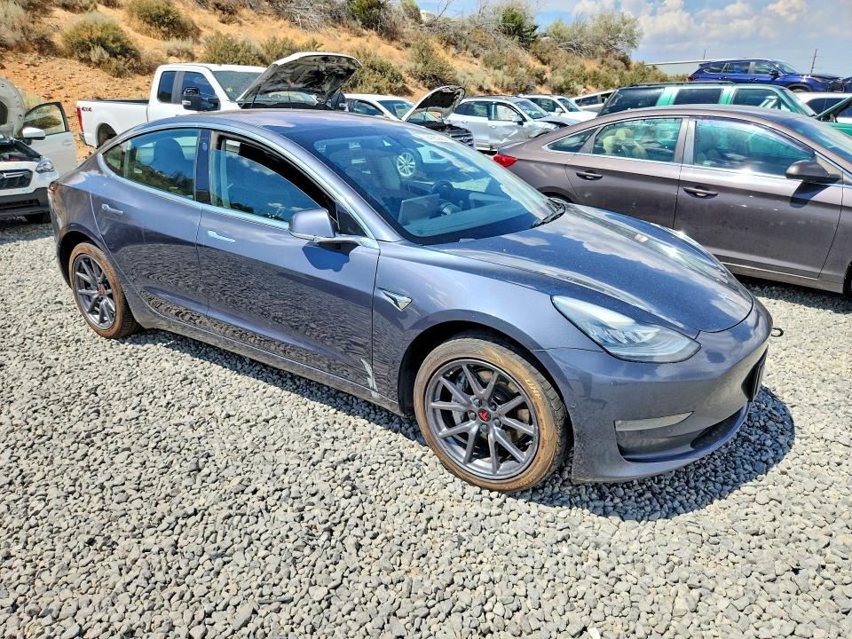64952256 :رقم المزاد ، 5YJ3E1EA1JF158212 vin ، 2018 Tesla Model 3 مزاد بيع