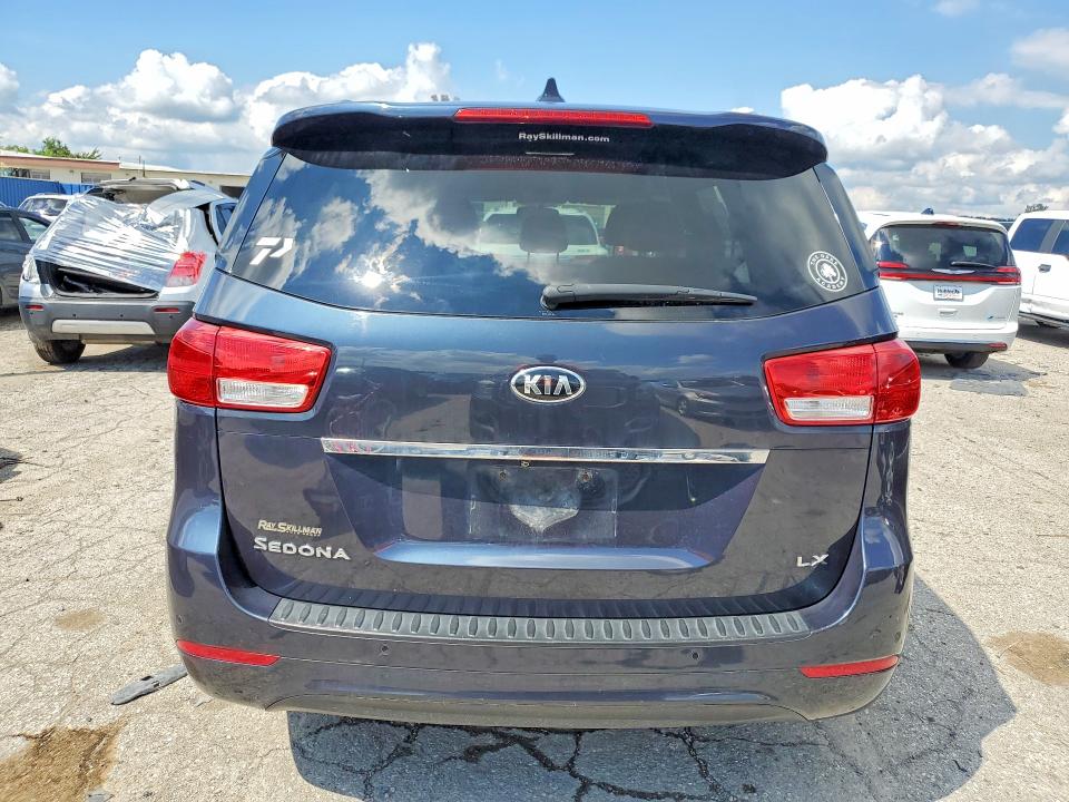 64747666 :رقم المزاد ، KNDMB5C19H6246762 vin ، 2017 Kia Sedona مزاد بيع