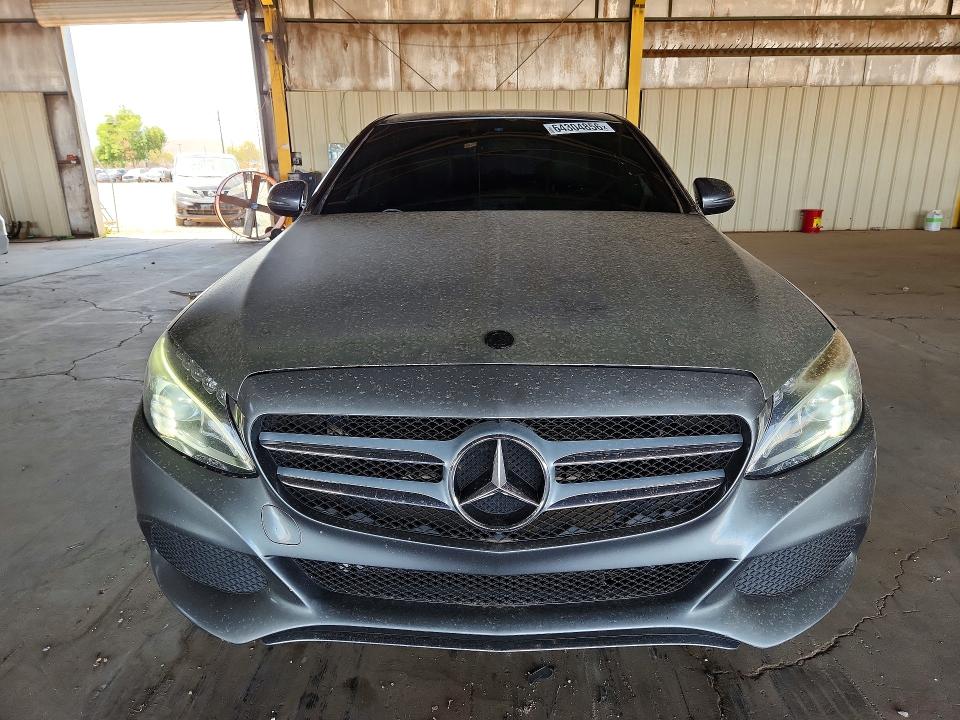 64304856 :رقم المزاد ، 55SWF4HB0JU255609 vin ، 2018 Mercedes-benz C مزاد بيع