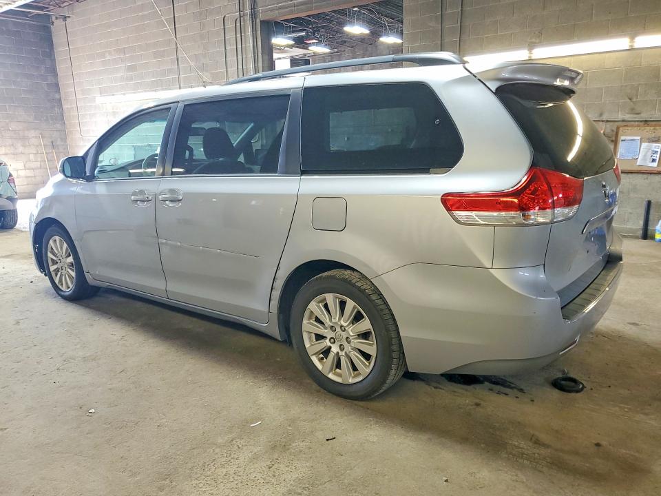 2014 Toyota Sienna მანქანა იყიდება აუქციონზე, vin: 5TDJK3DC1ES090560, აუქციონის ნომერი: 64929656