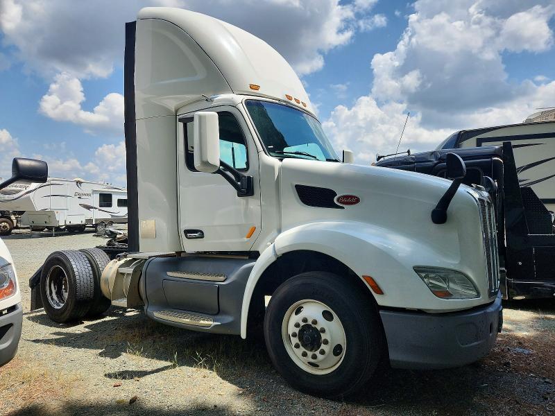 Продаж на аукціоні авто 2017 Peterbilt 579, vin: 1XPBA48X2HD428508, номер лоту: 61967946