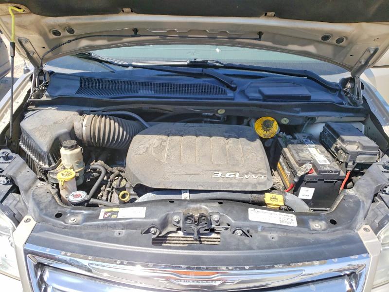 64944316 :رقم المزاد ، 2C4RC1BG8FR626599 vin ، 2015 Chrysler Town & Country مزاد بيع