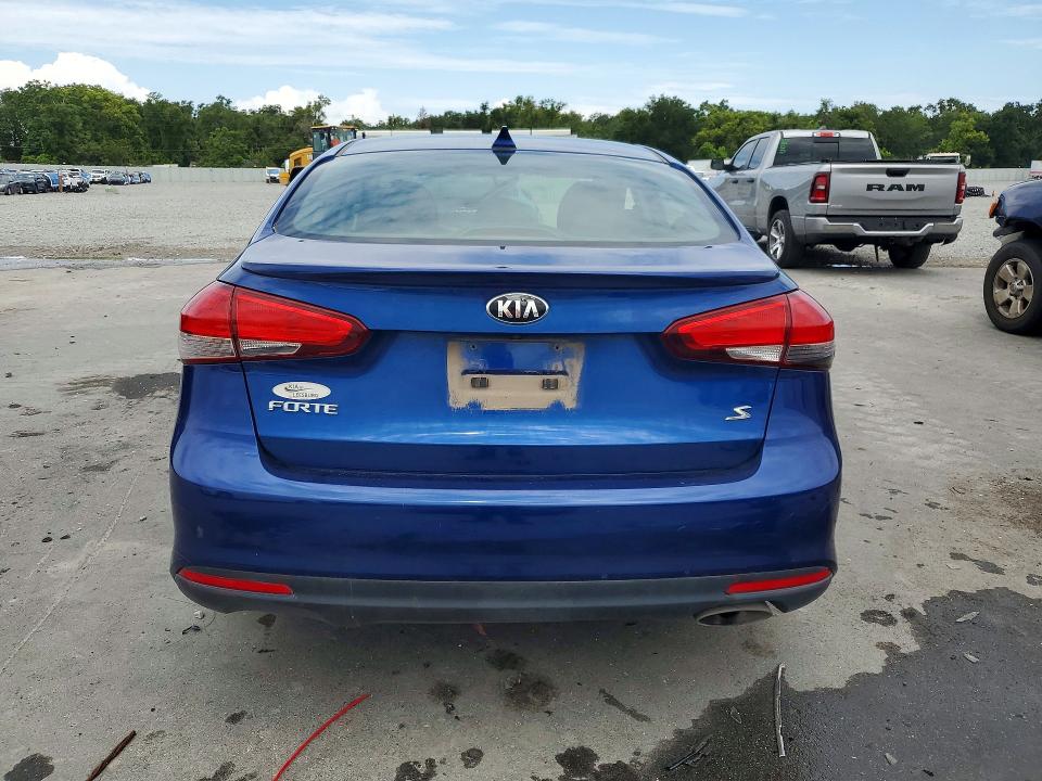 2018 Kia Forte მანქანა იყიდება აუქციონზე, vin: 3KPFL4A71JE186743, აუქციონის ნომერი: 64026316