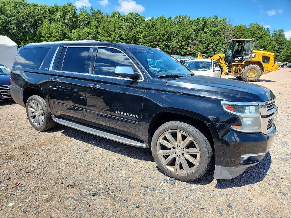 2015 Chevrolet Suburban მანქანა იყიდება აუქციონზე, vin: 1GNSKKKC1FR166156, აუქციონის ნომერი: 65532466