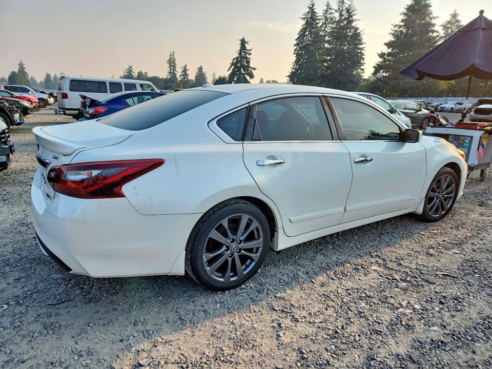 Продаж на аукціоні авто 2018 Nissan Altima, vin: 1N4AL3APXJC278631, номер лоту: 64102746