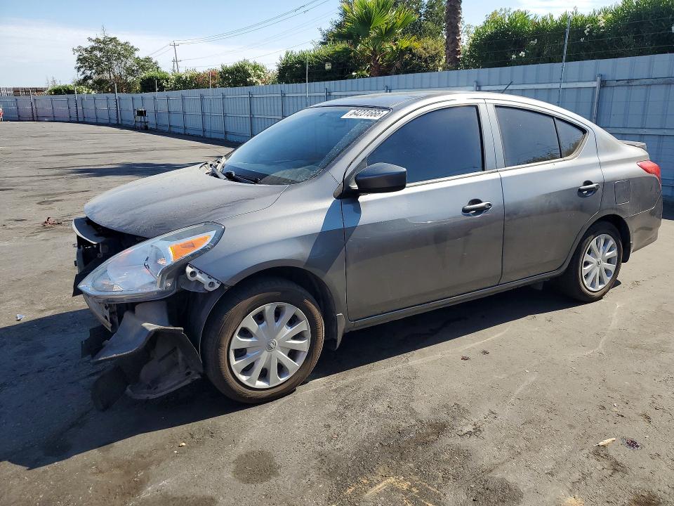 64231666 :رقم المزاد ، 3N1CN7AP3HL828905 vin ، 2017 Nissan Versa مزاد بيع