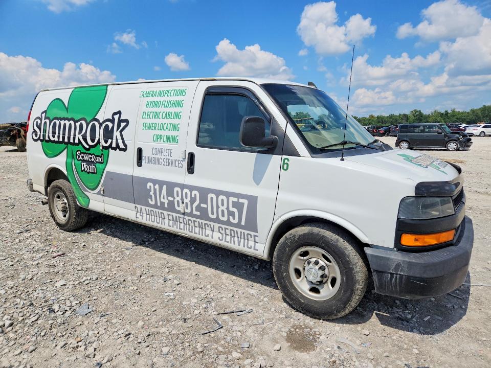 63140276 :رقم المزاد ، 1GCWGBFG1L1122239 vin ، 2020 Chevrolet Express G2500 مزاد بيع