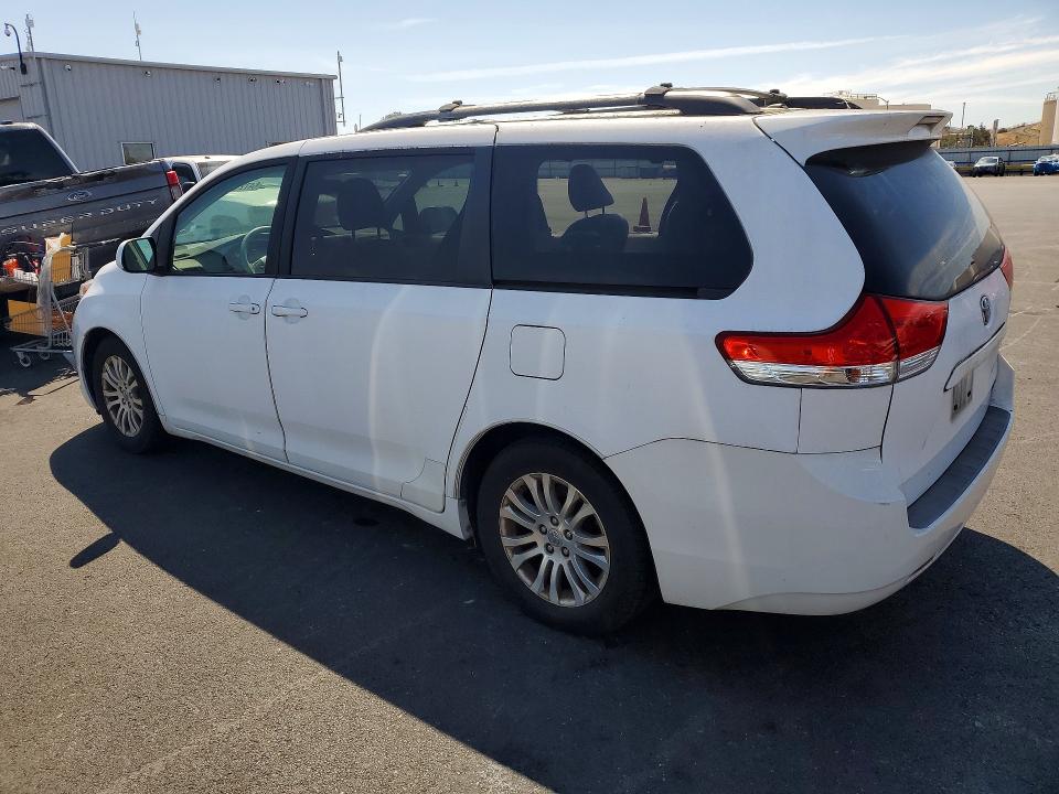 2011 Toyota Sienna მანქანა იყიდება აუქციონზე, vin: 5TDYK3DC9BS114386, აუქციონის ნომერი: 64721336