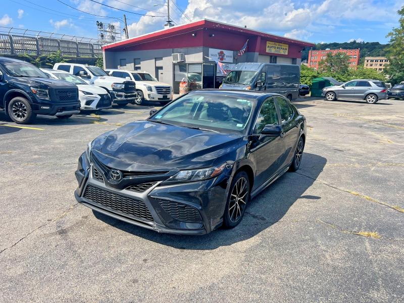 65359296 :رقم المزاد ، 4T1G11AKXMU589392 vin ، 2021 Toyota Camry مزاد بيع
