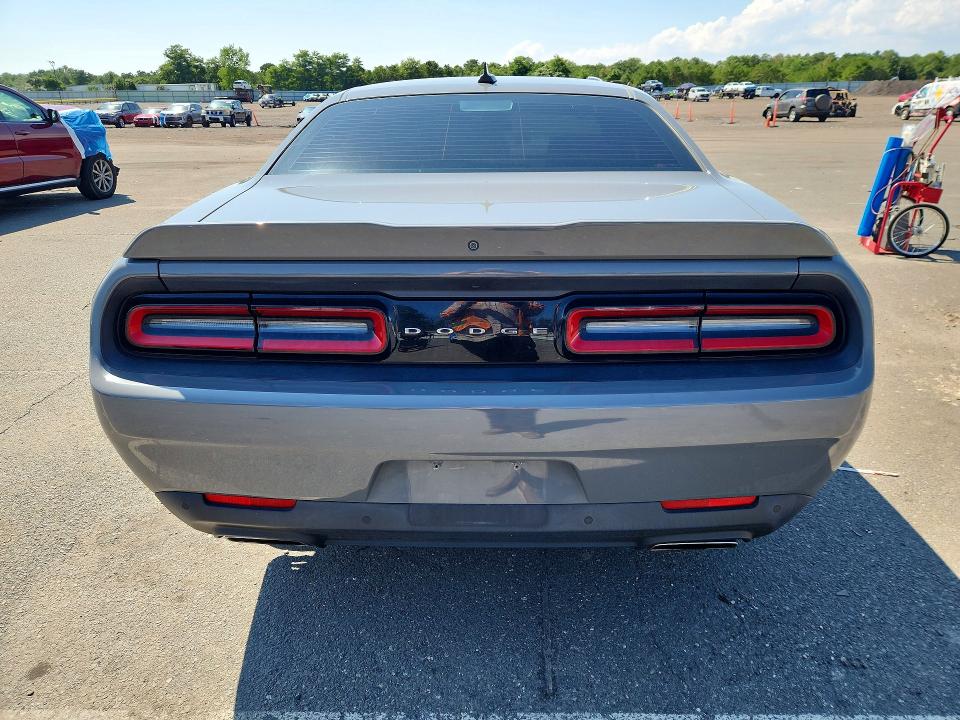 66513586 :رقم المزاد ، 2C3CDZBT8JH282354 vin ، 2018 Dodge Challenger مزاد بيع