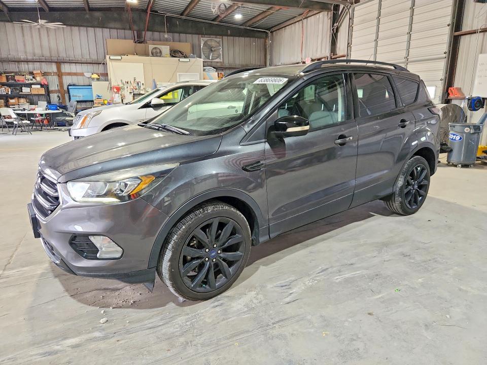 2017 Ford Escape მანქანა იყიდება აუქციონზე, vin: 1FMCU0J93HUC01213, აუქციონის ნომერი: 63869806