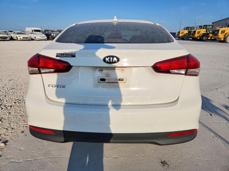 2017 Kia Forte მანქანა იყიდება აუქციონზე, vin: 3KPFK4A79HE156693, აუქციონის ნომერი: 64225566