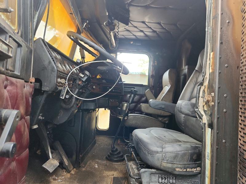 64987766 :رقم المزاد ، 1FV8F0Y92VH833851 vin ، 1997 Freightliner Fld120 مزاد بيع