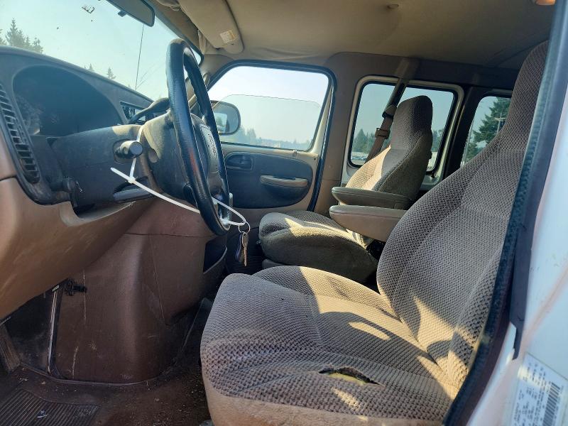 64118546 :رقم المزاد ، 2B4JB25Y22K121121 vin ، 2002 Dodge Ram Wagon مزاد بيع