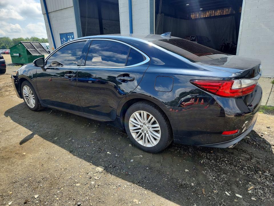 63811946 :رقم المزاد ، 58ABK1GG4HU066555 vin ، 2017 Lexus Es مزاد بيع