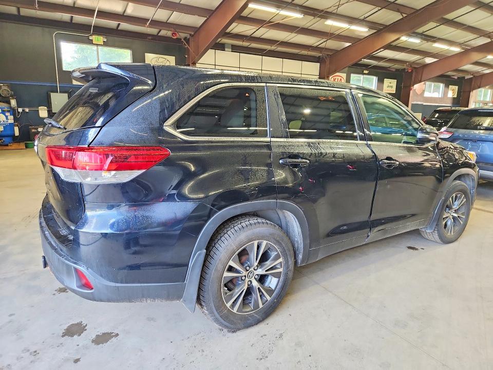 Продаж на аукціоні авто 2018 Toyota Highlander, vin: 5TDBZRFH6JS808738, номер лоту: 63936326
