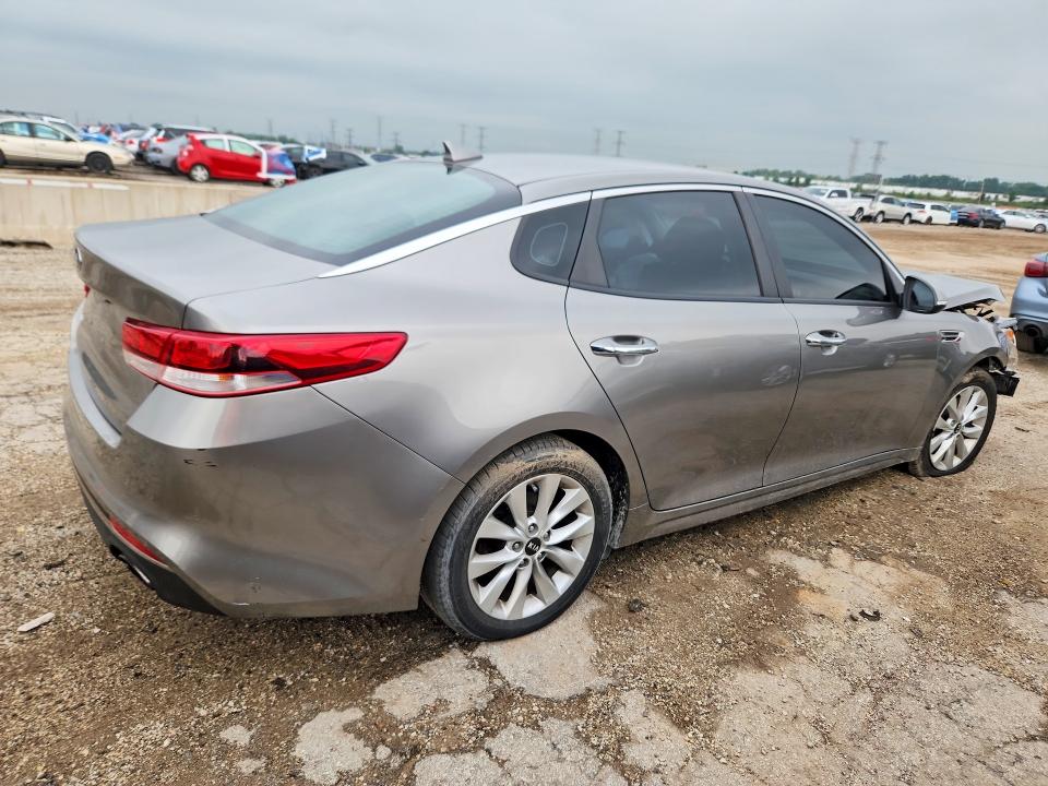 63702726 :رقم المزاد ، 5XXGT4L39HG161542 vin ، 2017 Kia Optima مزاد بيع