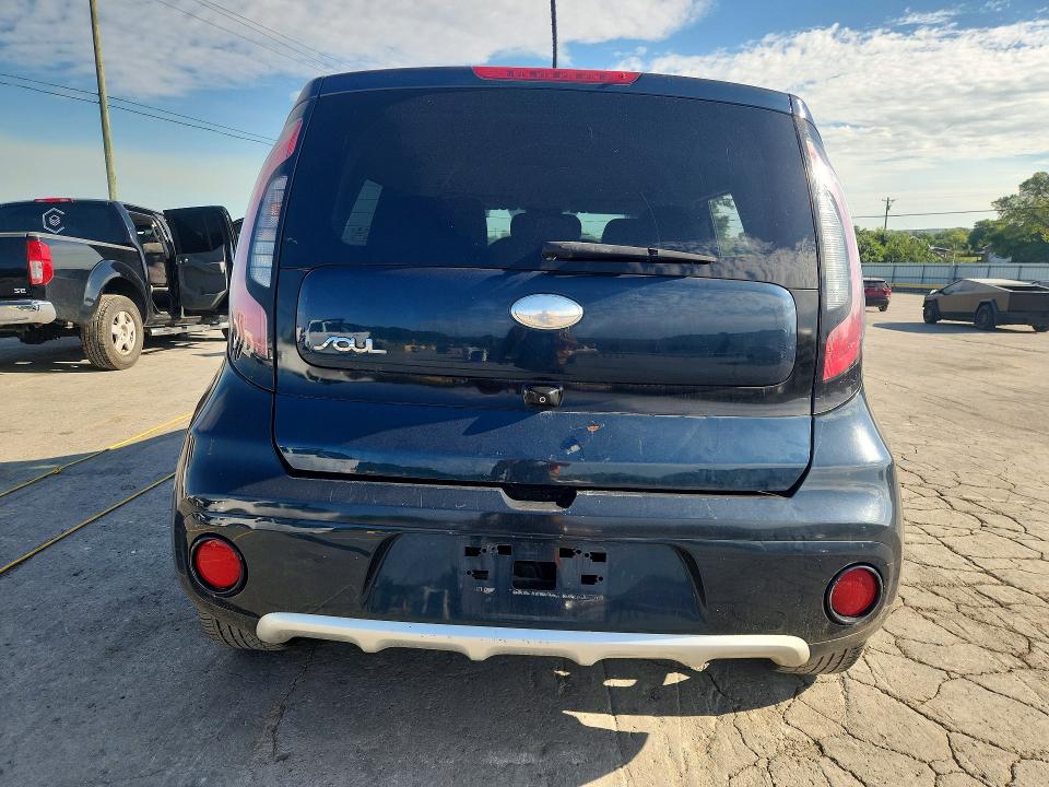 2017 Kia Soul მანქანა იყიდება აუქციონზე, vin: KNDJP3A51H7498725, აუქციონის ნომერი: 66387336