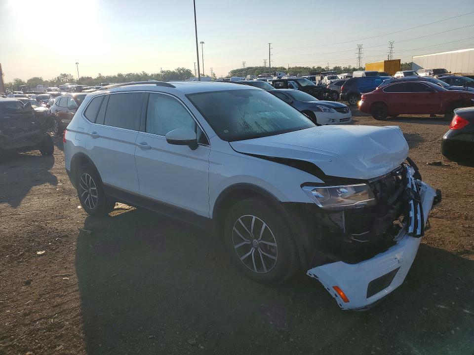 63929126 :رقم المزاد ، 3VV2B7AXXMM075834 vin ، 2021 Volkswagen Tiguan مزاد بيع