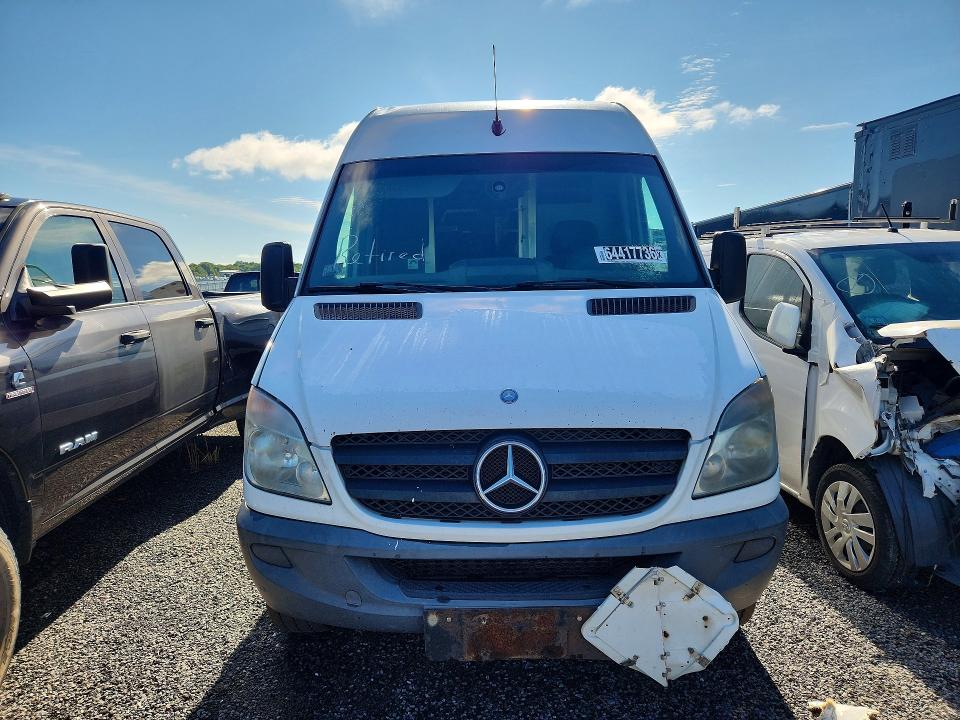 64417736 :رقم المزاد ، WD3PE8CB4B5572636 vin ، 2011 Mercedes-benz Sprinter مزاد بيع