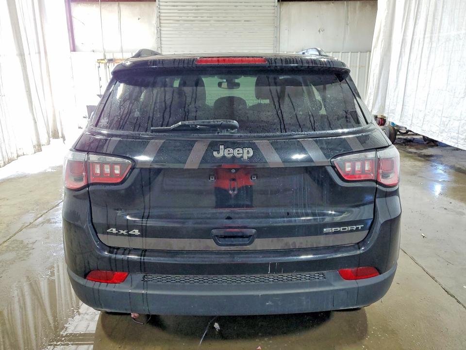 63338326 :رقم المزاد ، 3C4NJDAB3JT316040 vin ، 2018 Jeep Compass مزاد بيع