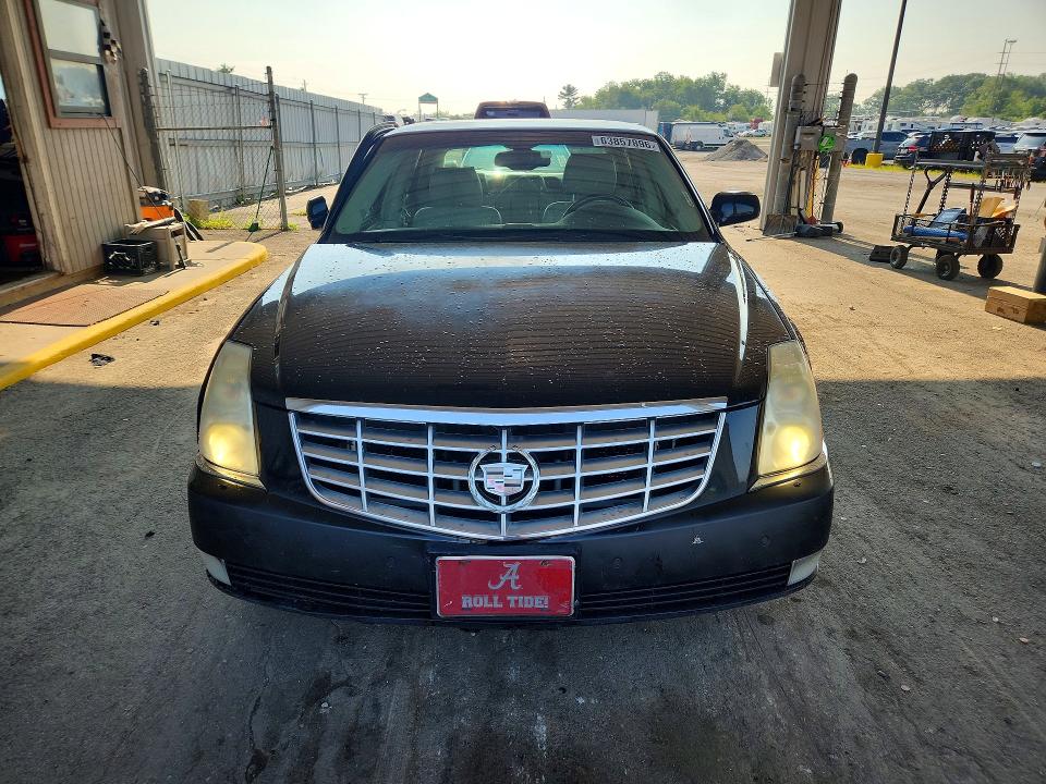 2011 Cadillac Dts მანქანა იყიდება აუქციონზე, vin: 1G6KD5E65BU143676, აუქციონის ნომერი: 63857896