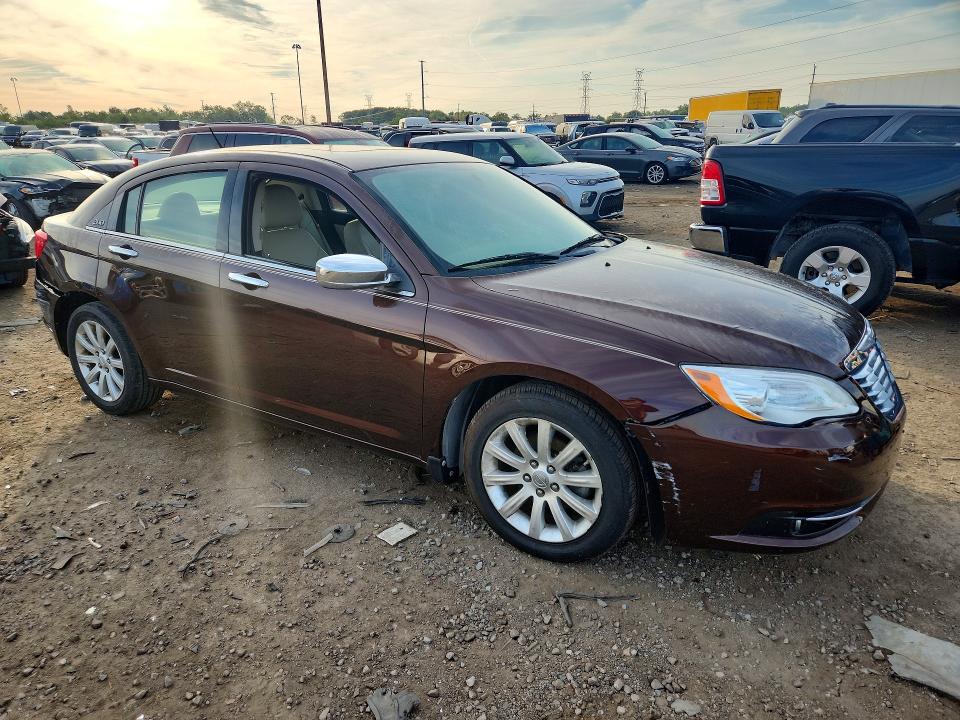 65932976 :رقم المزاد ، 1C3CCBCG2DN618071 vin ، 2013 Chrysler 200 مزاد بيع